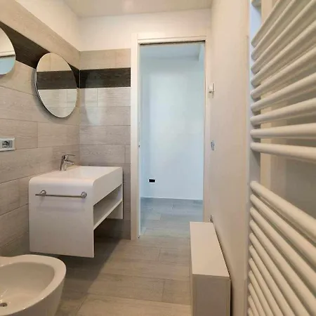 Arena-nuovo, Moderno Con Piscina Apartment Lazise