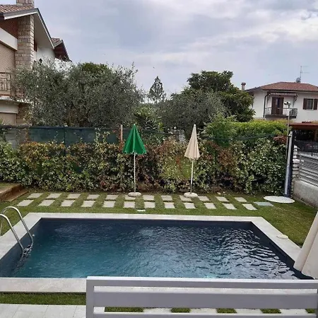 Arena-nuovo, Moderno Con Piscina Apartment Lazise