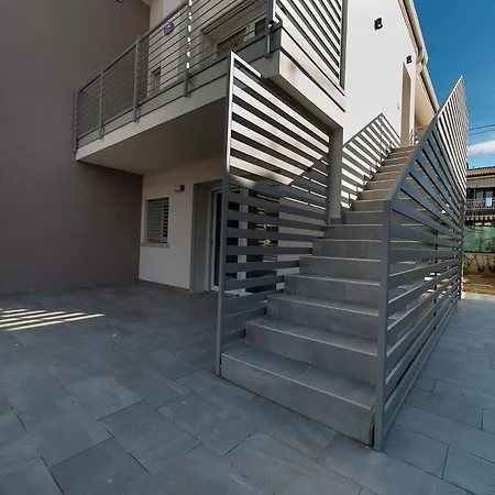 Arena-nuovo, Moderno Con Piscina *