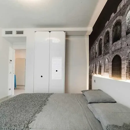 Arena-nuovo, Moderno Con Piscina Apartman Lazise