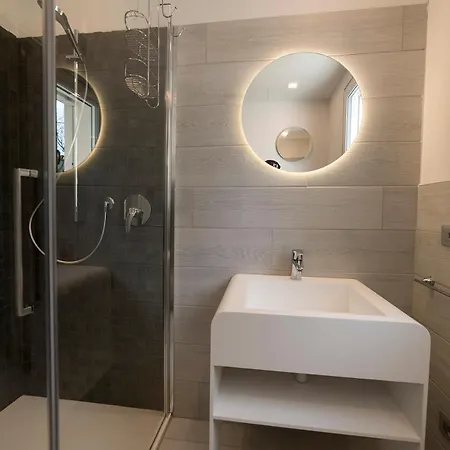 Arena-nuovo, Moderno Con Piscina