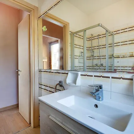 Arena-nuovo, Moderno Con Piscina Διαμέρισμα