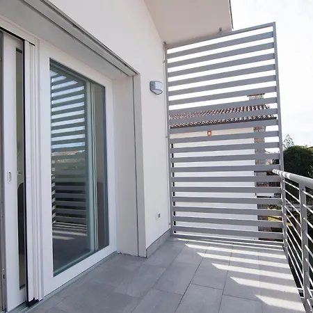 Arena-nuovo, Moderno Con Piscina Διαμέρισμα *
