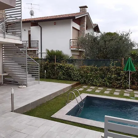 Arena-nuovo, Moderno Con Piscina 拉齐塞